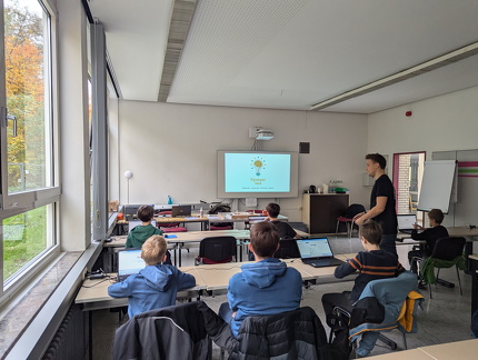 PXL 20241116 085832655